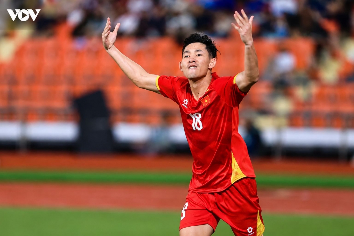 vietnam beat thailand 2-0 to take control of asean cup final picture 1
