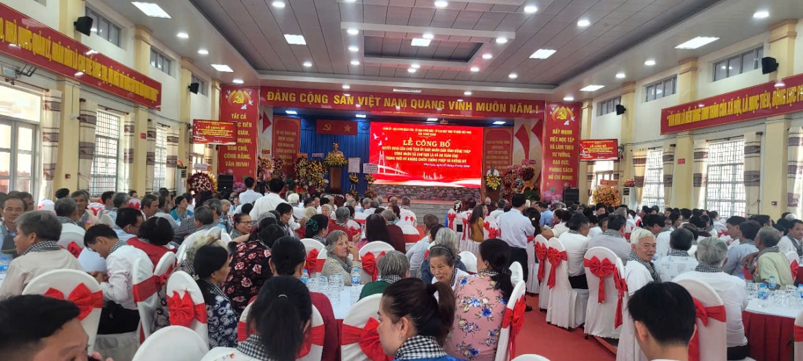 nhieu xa, phuong o Dong thap don nhan danh hieu an toan khu trong khang chien hinh anh 1