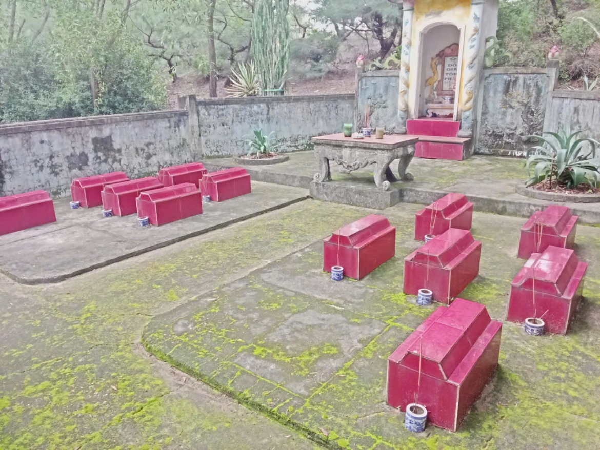 12 lan nguoi cha tu tay chon con tien biet, noi dau da cam chua bao gio dung lai hinh anh 1