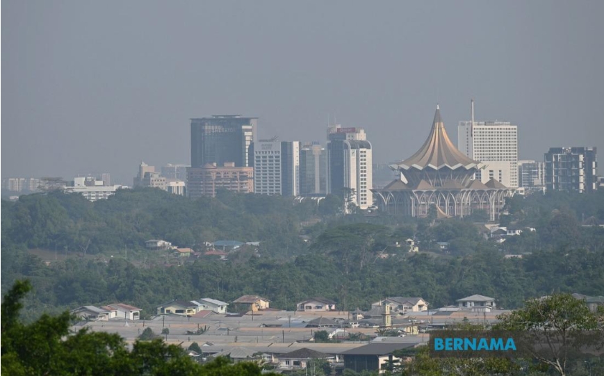 malaysia tam dong cua gan 600 truong hoc vi o nhiem khoi mu hinh anh 1