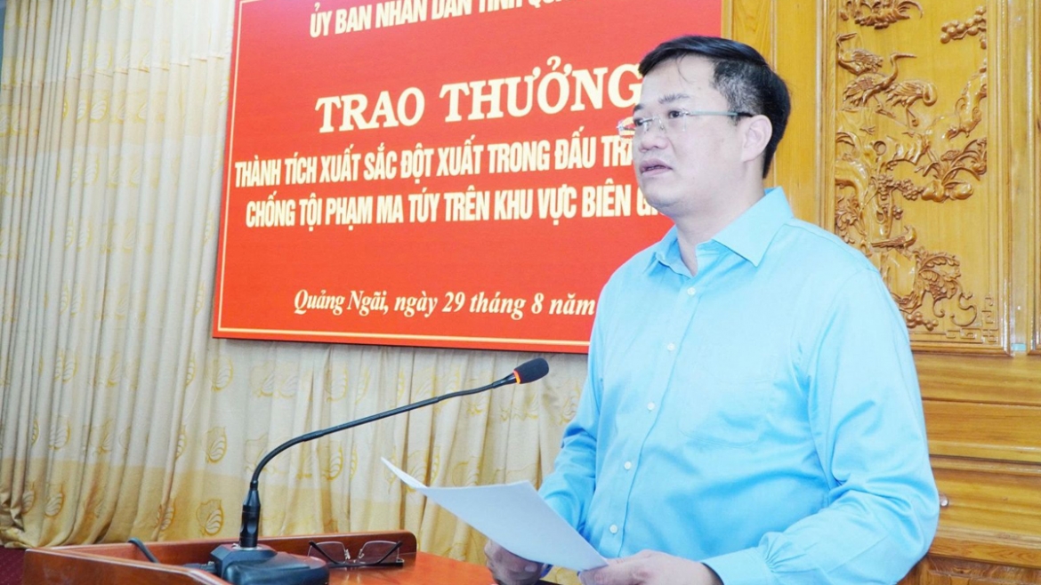 khen thuong cac ca nhan, tap the co thanh tich pha vu van chuyen 28,8 kg ma tuy hinh anh 1