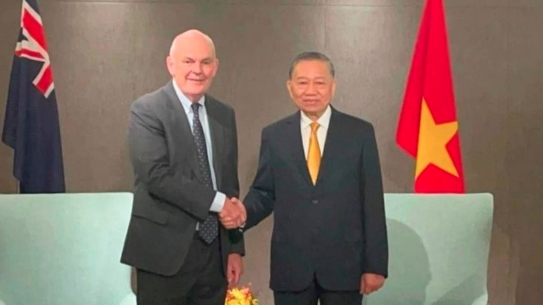 top leader begins nz visit, receives acting president of nz-vn friendship society picture 2