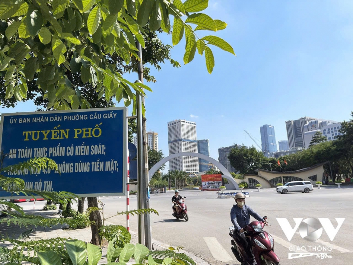 ha noi sap co pho di bo thong minh dau tien tai pho thanh thai hinh anh 1