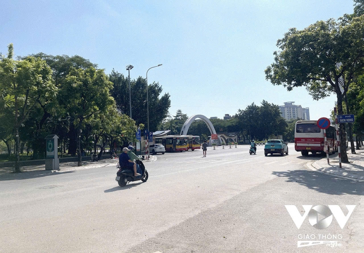 ha noi sap co pho di bo thong minh dau tien tai pho thanh thai hinh anh 2