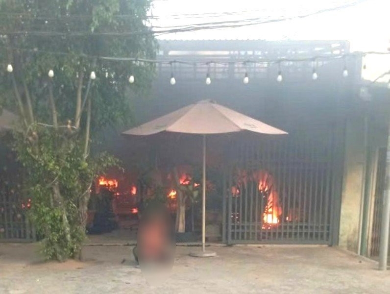 phong hoa dot nha nguoi tinh vi mau thuan tinh cam hinh anh 1