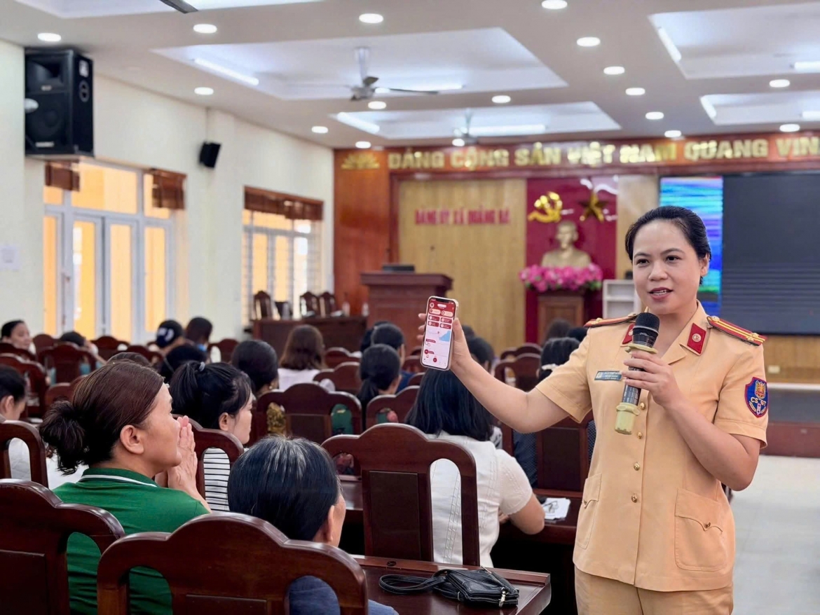 Lãnh đạo, chỉ huy nêu gương