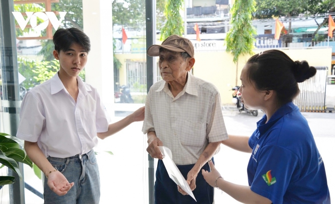 lay nguoi dan lam thuoc do cuoi cung cua moi quyet sach hinh anh 2