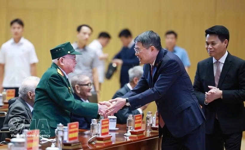 prime minister calls for better care for veteran party members picture 1