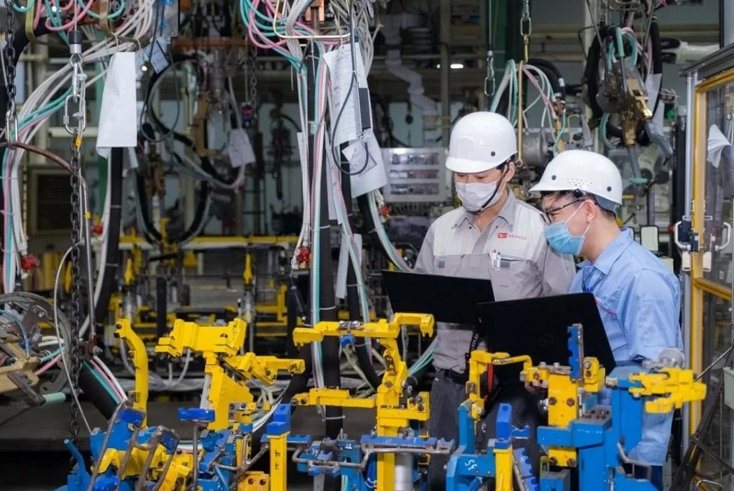 vietnam s manufacturing recovery gains momentum as july pmi rises to 52.9 picture 1