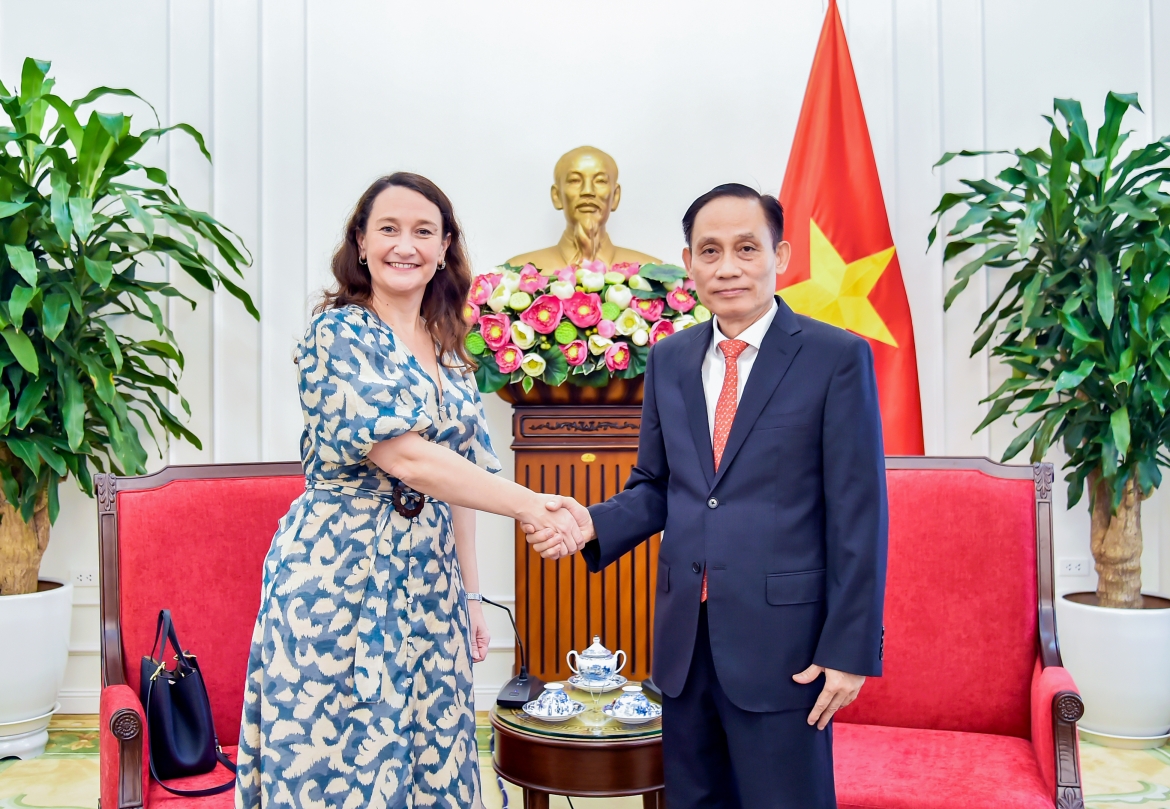 bo truong ngoai giao le hoai trung tiep thu truong ngoai giao uruguay hinh anh 1