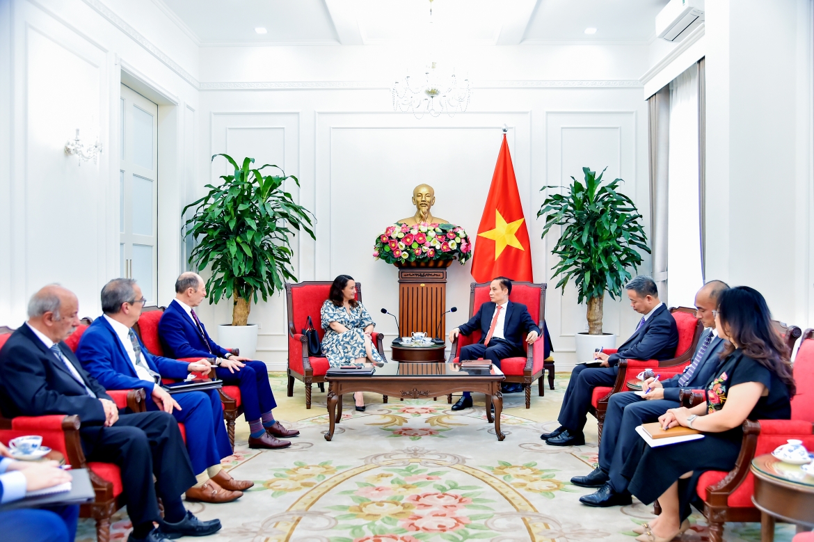 bo truong ngoai giao le hoai trung tiep thu truong ngoai giao uruguay hinh anh 2