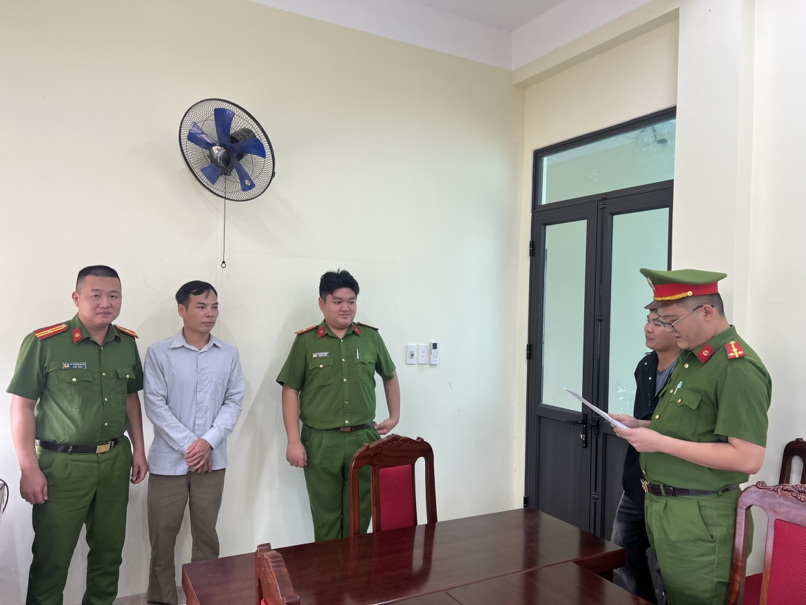 canh bao thu doan mua giay to gia tren mang de qua mat luc luong chuc nang hinh anh 1