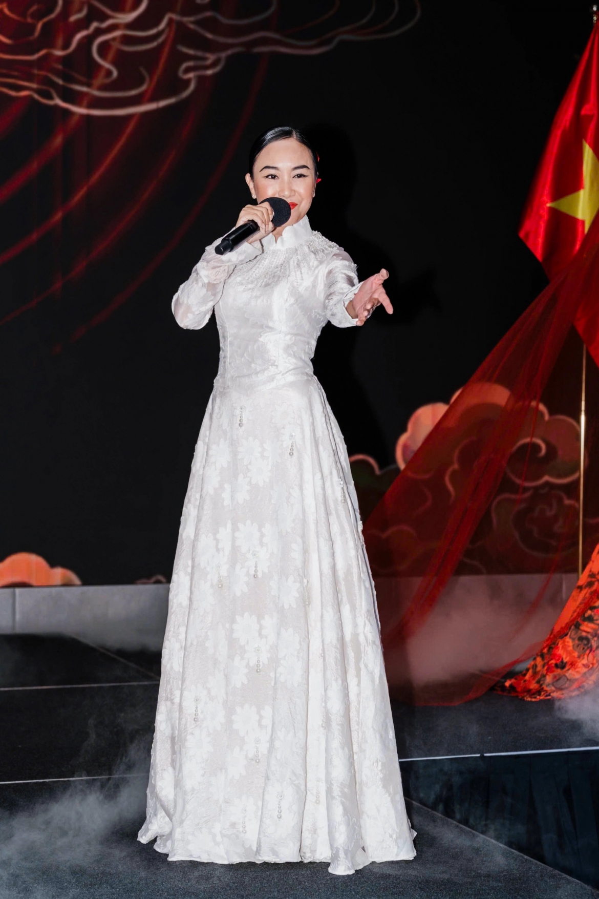 sao viet 28-8 khoanh khac con trai hoa minzy gap Dinh bac luc nua dem gay sot hinh anh 8