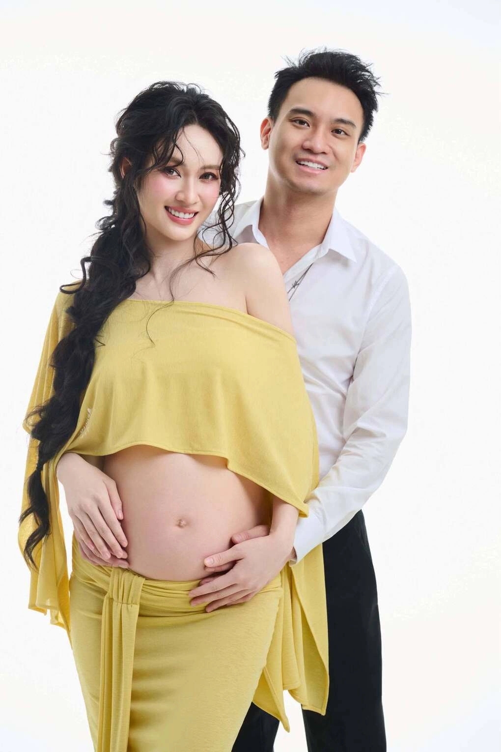 sao viet 28-8 khoanh khac con trai hoa minzy gap Dinh bac luc nua dem gay sot hinh anh 7