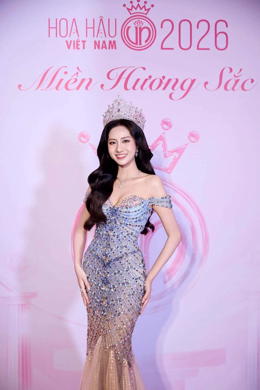 sao viet 3-8 hai ai nu nha quyen linh cung khoe sac hinh anh 2