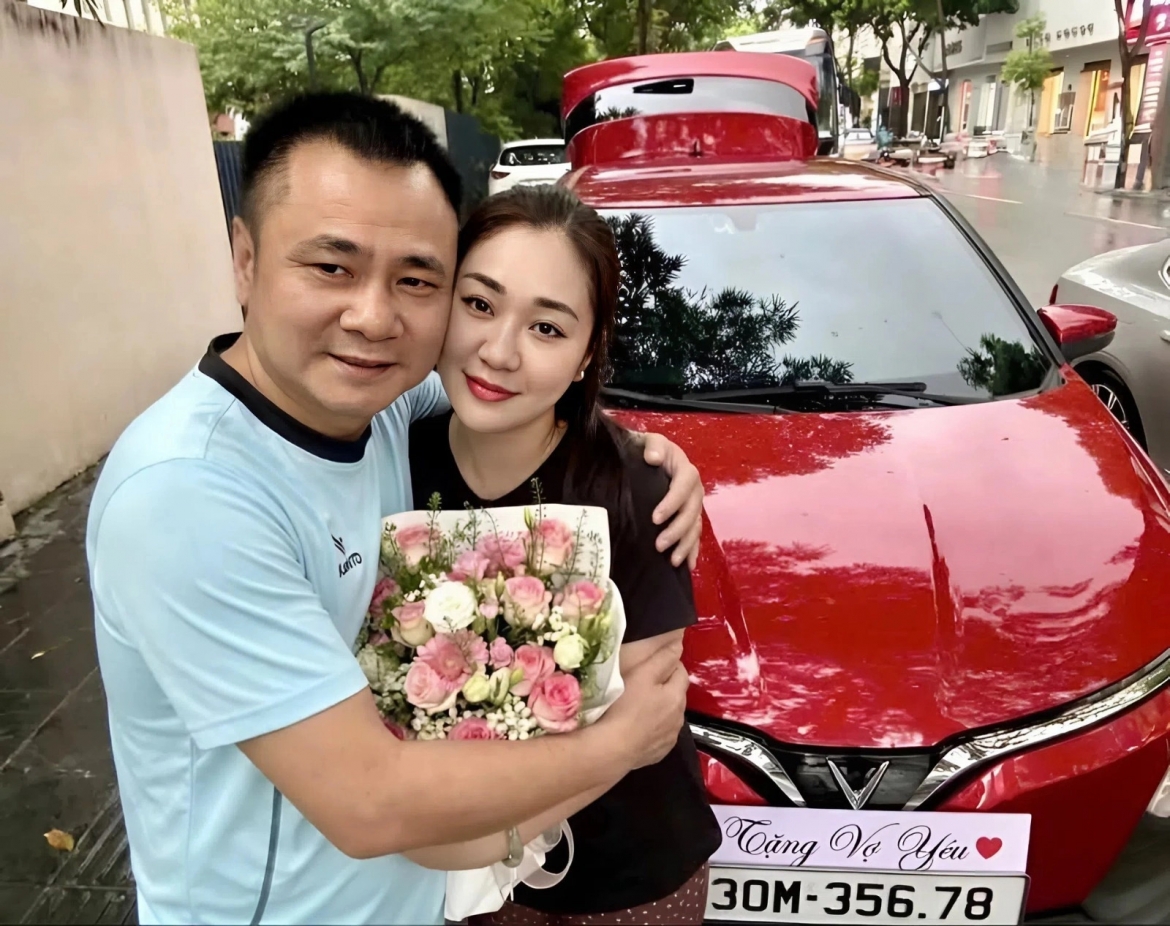 Sao Việt 8-8: NSND Tự Long mua xế hộp mới tặng bà xã