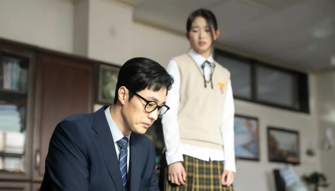 Dac vu kim tai xuat man lot xac ngoan muc cua so ji-sub hinh anh 2