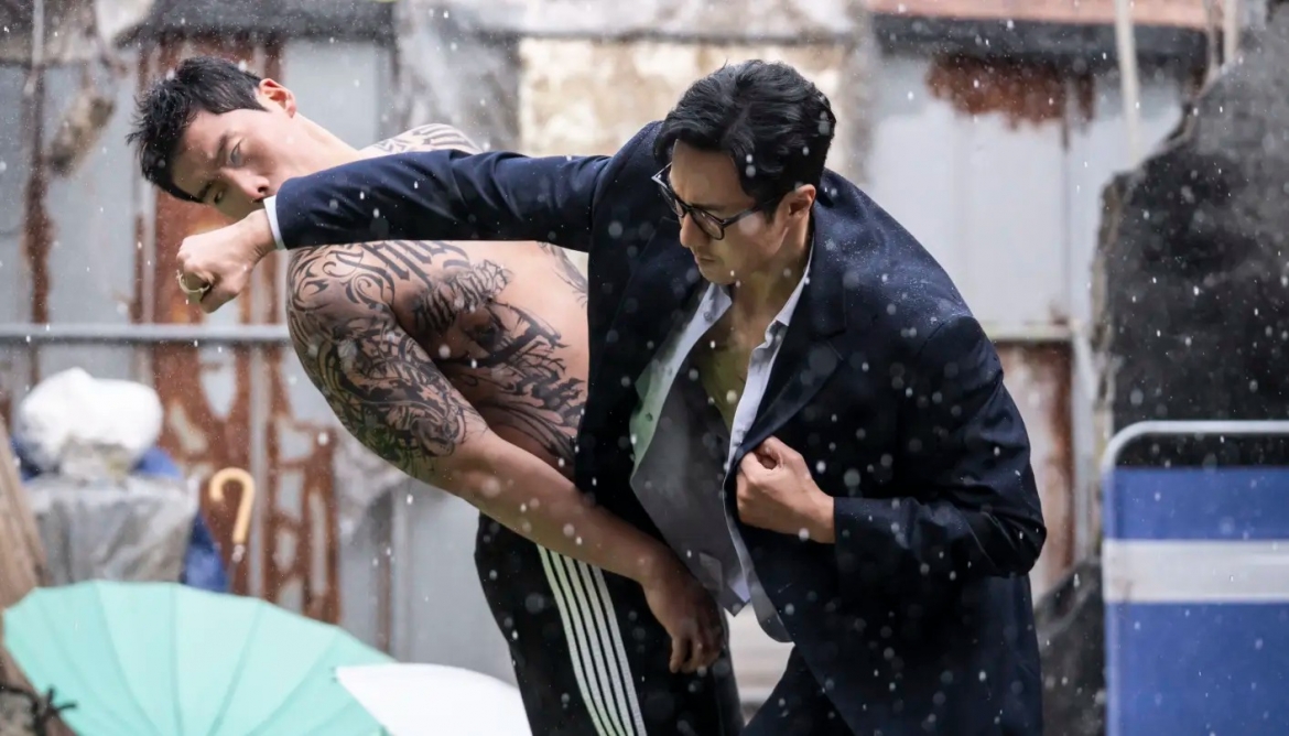 Dac vu kim tai xuat man lot xac ngoan muc cua so ji-sub hinh anh 1