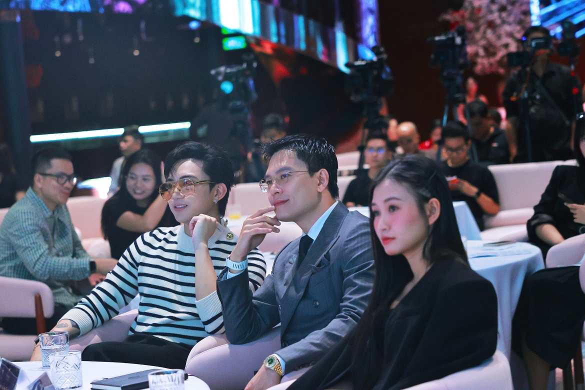 soobin, binz dung chung san khau voi 2 nghe si quoc te tung gianh grammy hinh anh 2