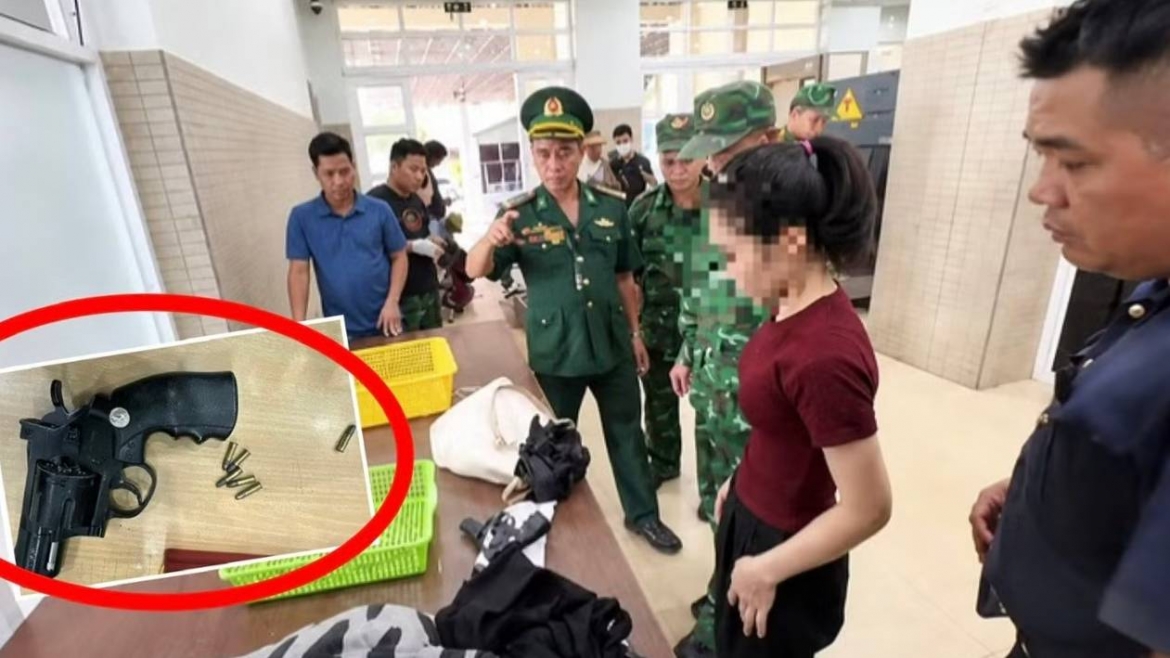bi bat sau khi qua campuchia mua sung quan dung de phong than hinh anh 1