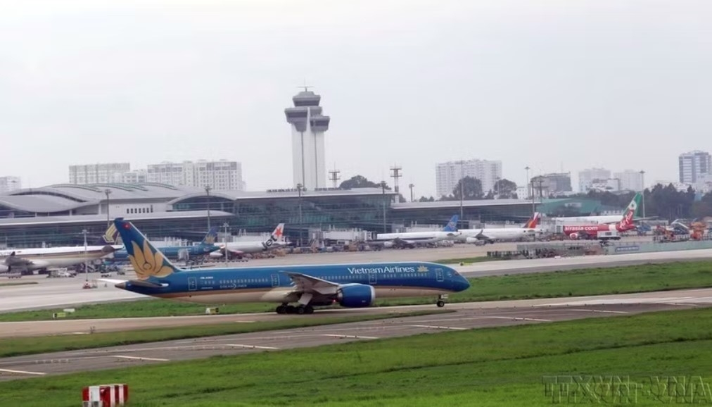 kites ground flights at tan son nhat as aviation authority calls for uav controls picture 1