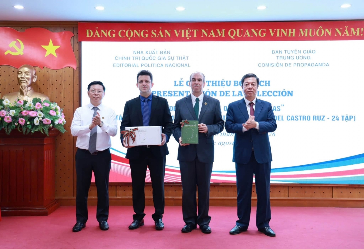 gioi thieu tuyen tap cac tac pham chon loc cua tong tu lenh fidel castro ruz hinh anh 2