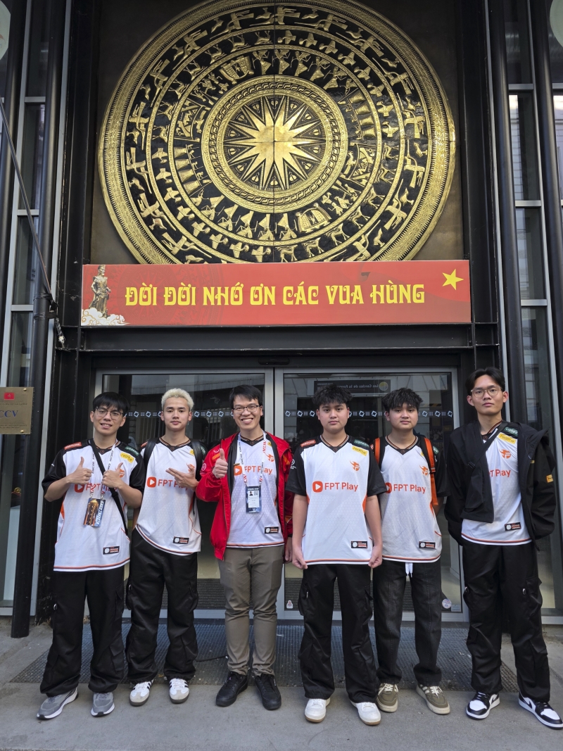 team flash tham trung tam van hoa viet o phap khoanh khac ket noi van hoa doc dao hinh anh 1
