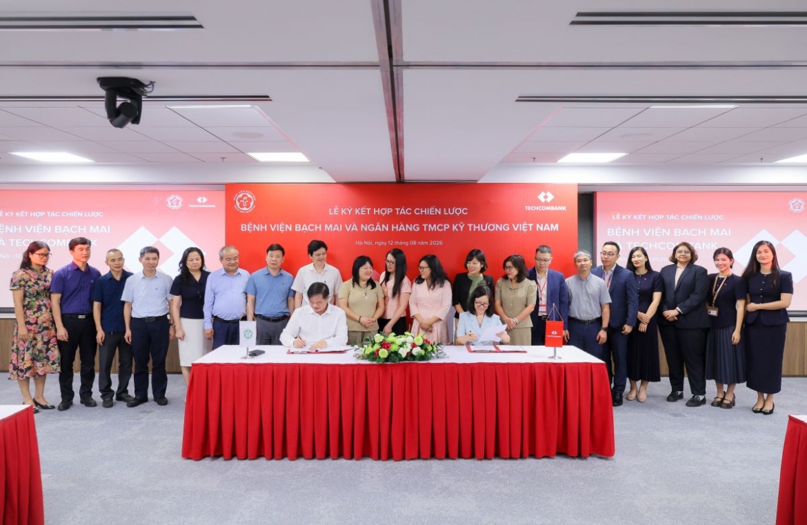 Bệnh viện Bạch Mai và Techcombank hợp tác xây dựng hệ sinh thái tài chính y tế
