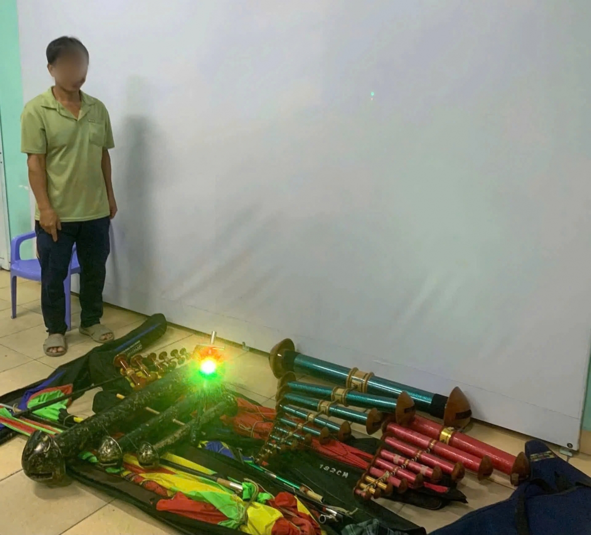 lam viec voi 3 nguoi tha dieu sao khien chuyen bay tai tan son nhat bi anh huong hinh anh 2