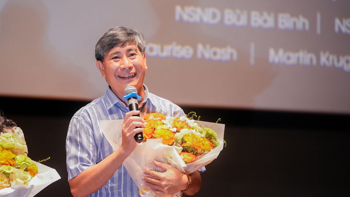 thanh am vuot dai duong chuyen chua ke ve ban tinh ca tu chon nguc tu con Dao hinh anh 2