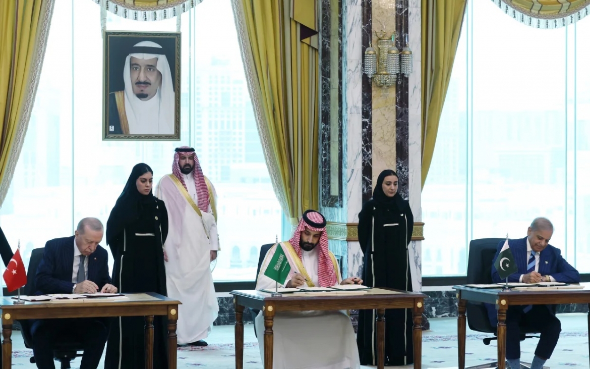 saudi arabia, pakistan va tho nhi ky ky hiep uoc phong thu chung hinh anh 1