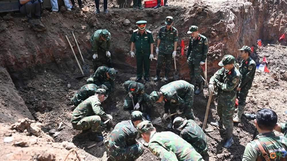  tuyet doi khong dung lai khi hai cot cac liet si chua duoc quy tap hinh anh 1