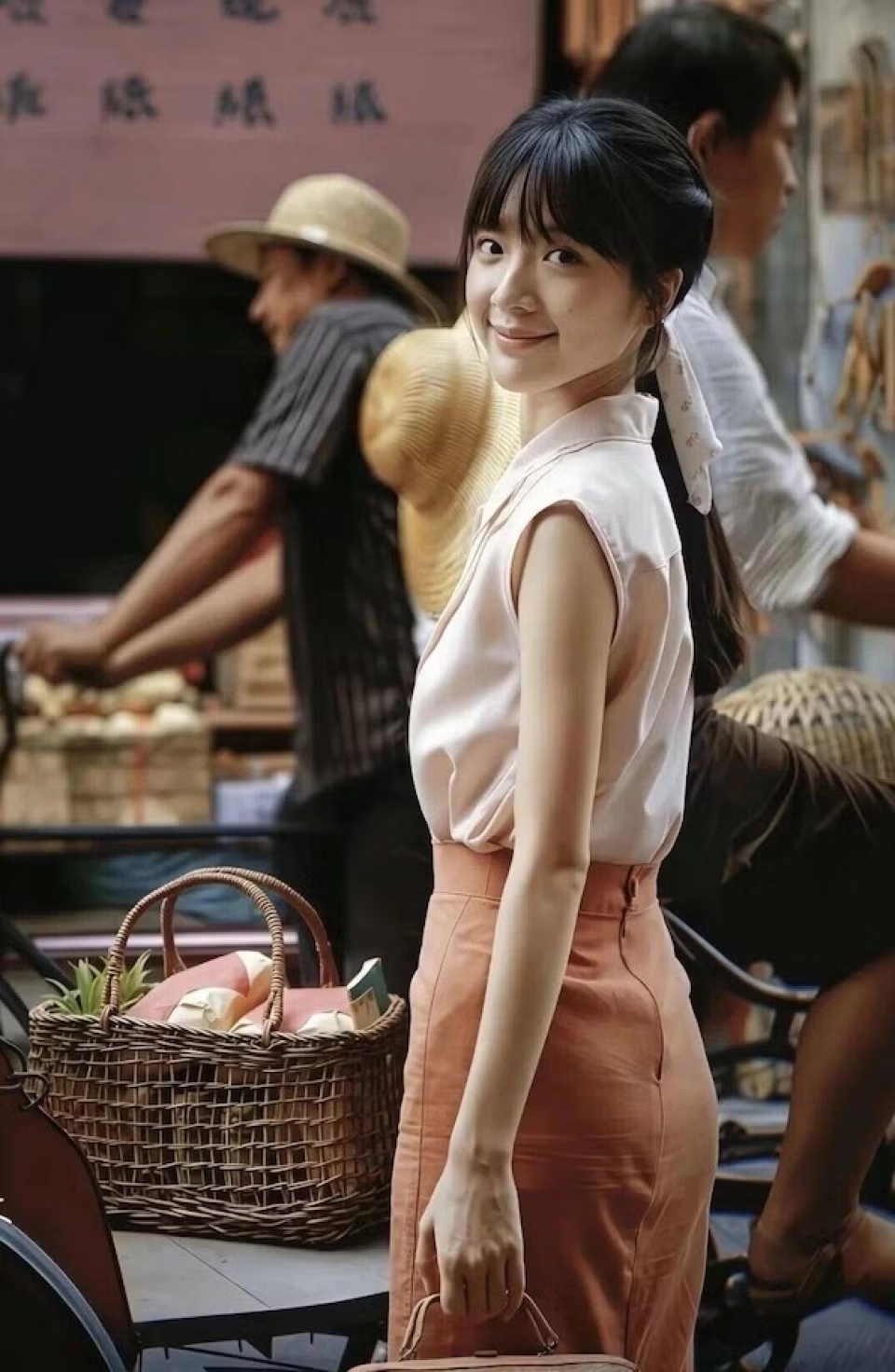 ly tu Dong va dan dien vien thu tinh gui ngoai vut sang sau cu hit phong ve hinh anh 2
