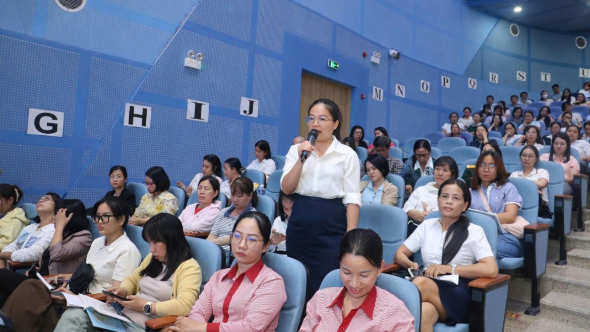 thue tinh khanh hoa doi thoai doanh nghiep, pho bien chinh sach thue moi hinh anh 1