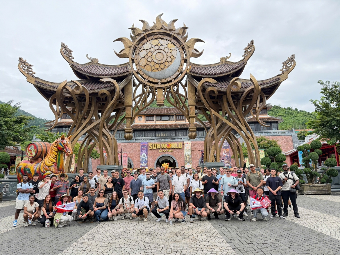 tu tau san bay my, khach quoc te di an mi quang, tham ba na hills hinh anh 2