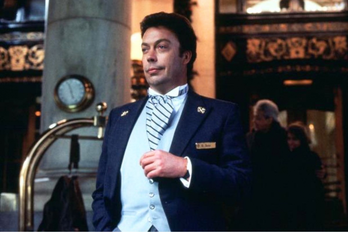  O nha mot minh 2 vinh biet ong quan ly khach san tim curry hinh anh 2