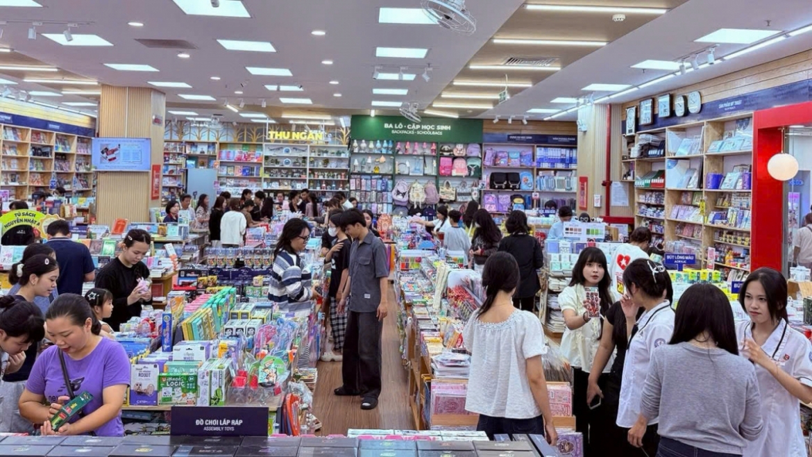 Vì sao lại thiếu sách giáo khoa?