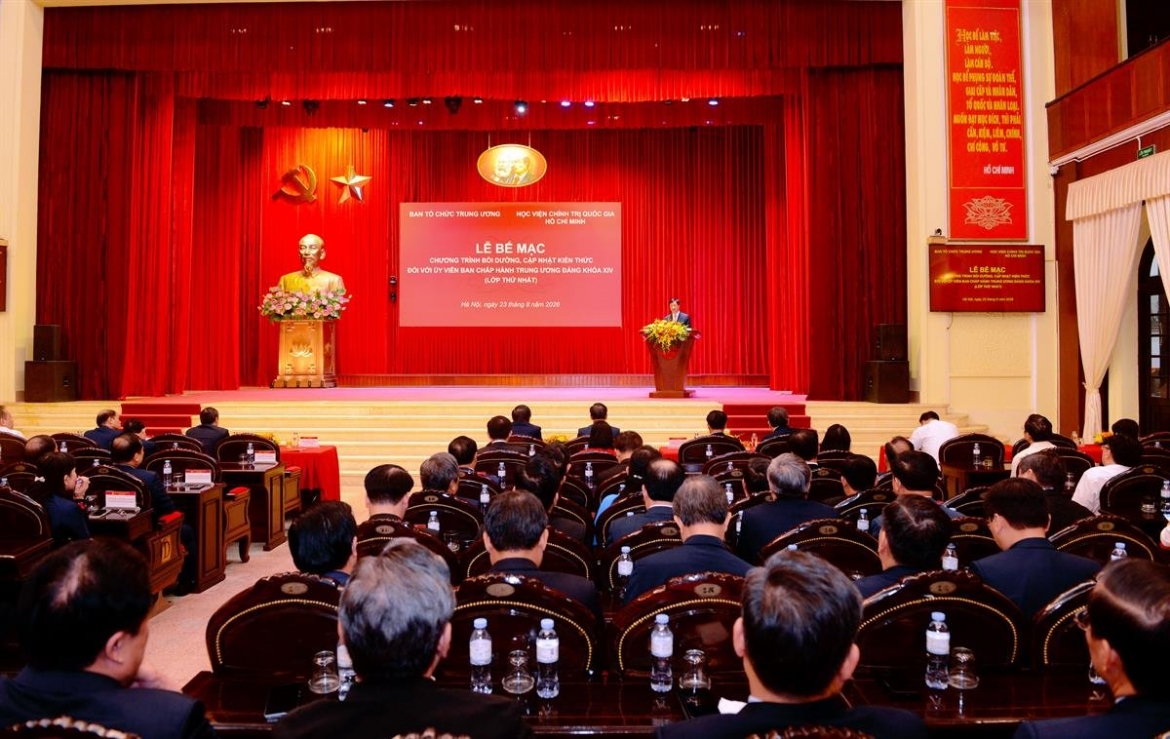 be mac lop cap nhat kien thuc doi voi Uy vien trung uong Dang khoa xiv hinh anh 2
