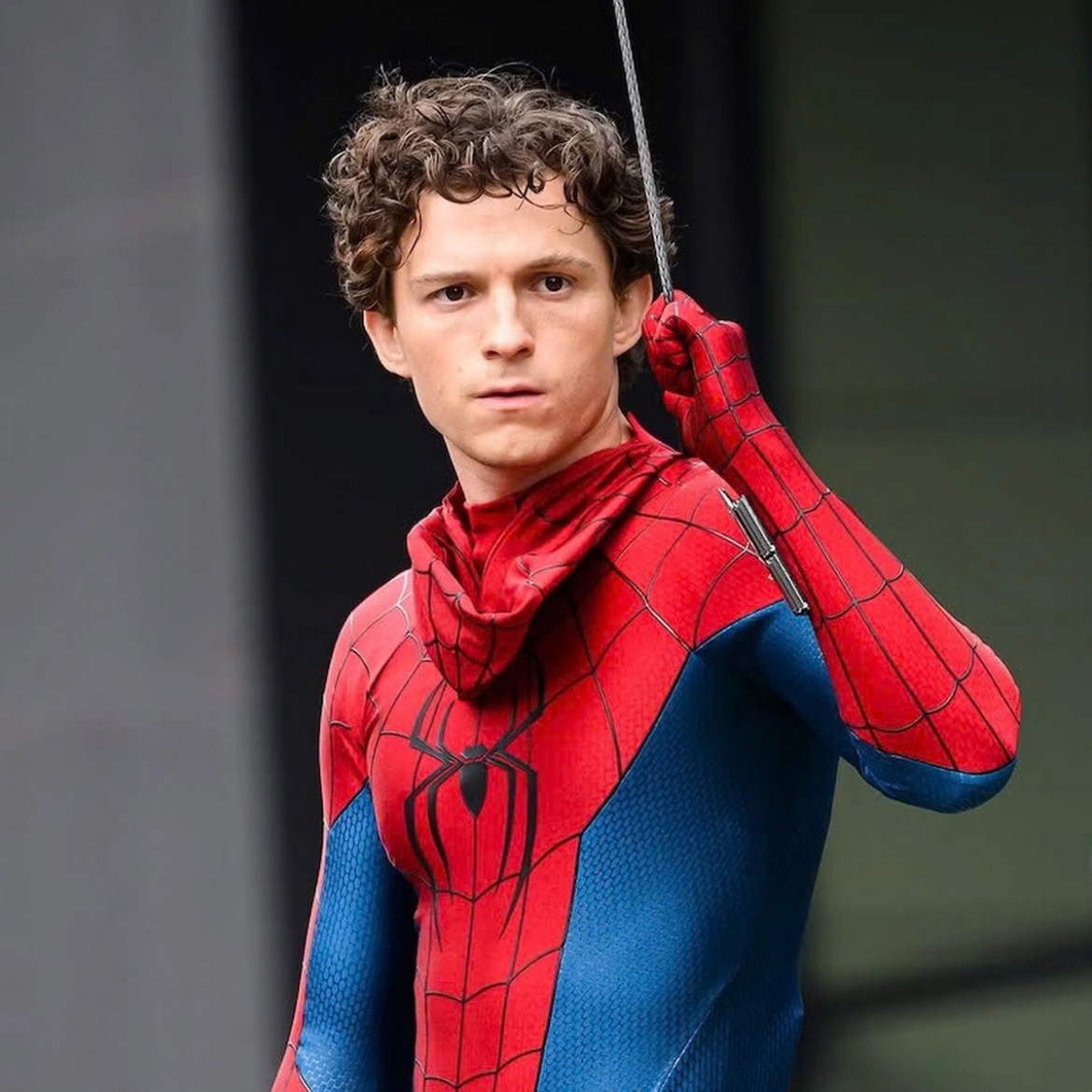chong mat voi toc do thang cap thu lao danh cho nguoi nhen tom holland hinh anh 2