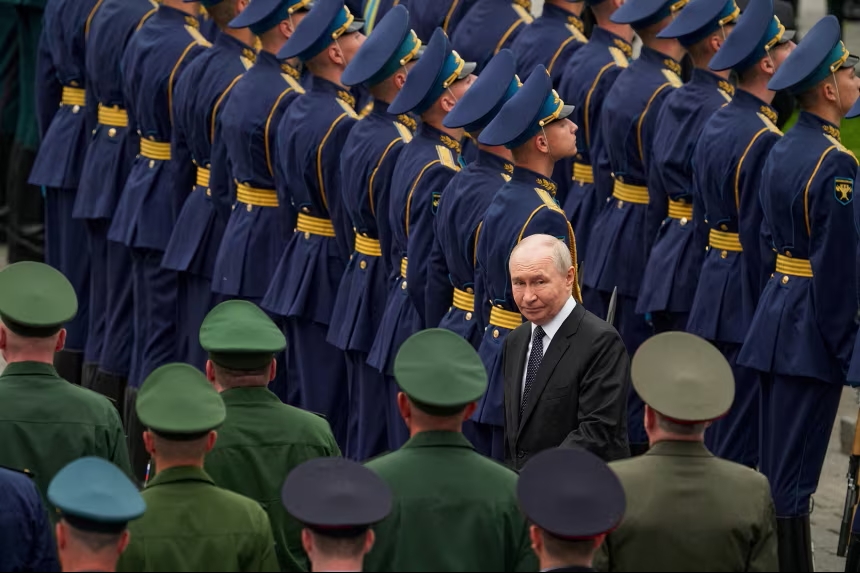 Dien kremlin cao buoc ukraine tung tin gia noi nga huy dong them quan hinh anh 1