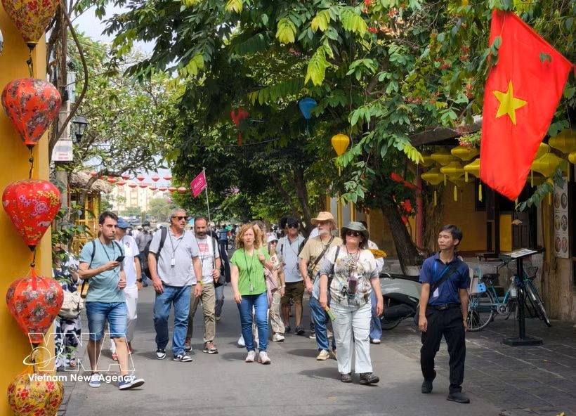 tourism ready for national day holiday, eyes year-end acceleration picture 1