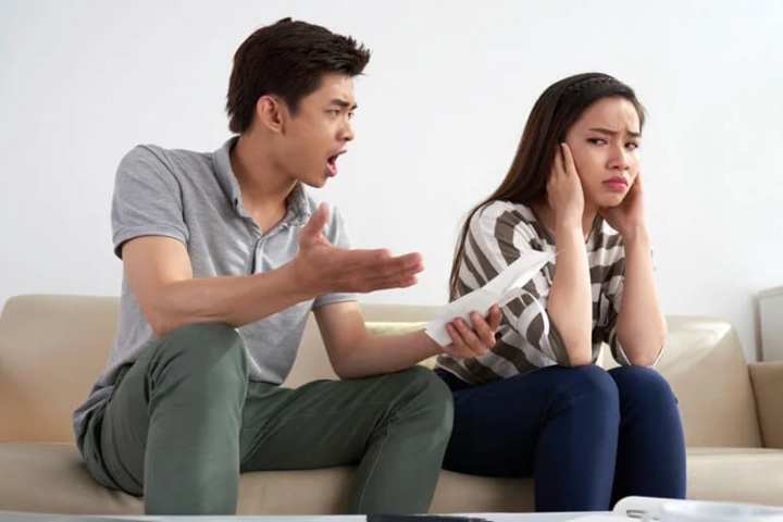 chong dua tien cho vo chi tieu nhung mua dat 10 nghin la mang hinh anh 1
