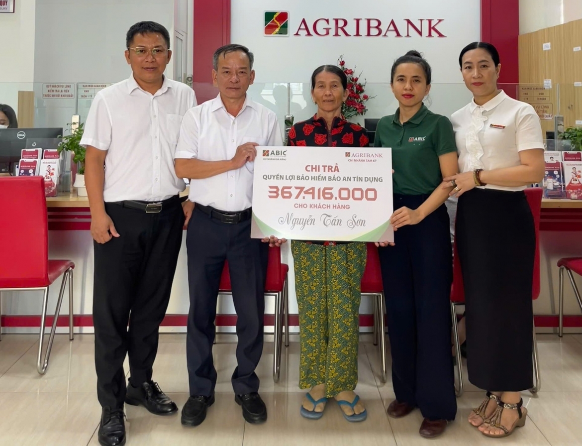 agribank va abic chi tra hon 367 trieu dong bao hiem bao an tin dung hinh anh 1