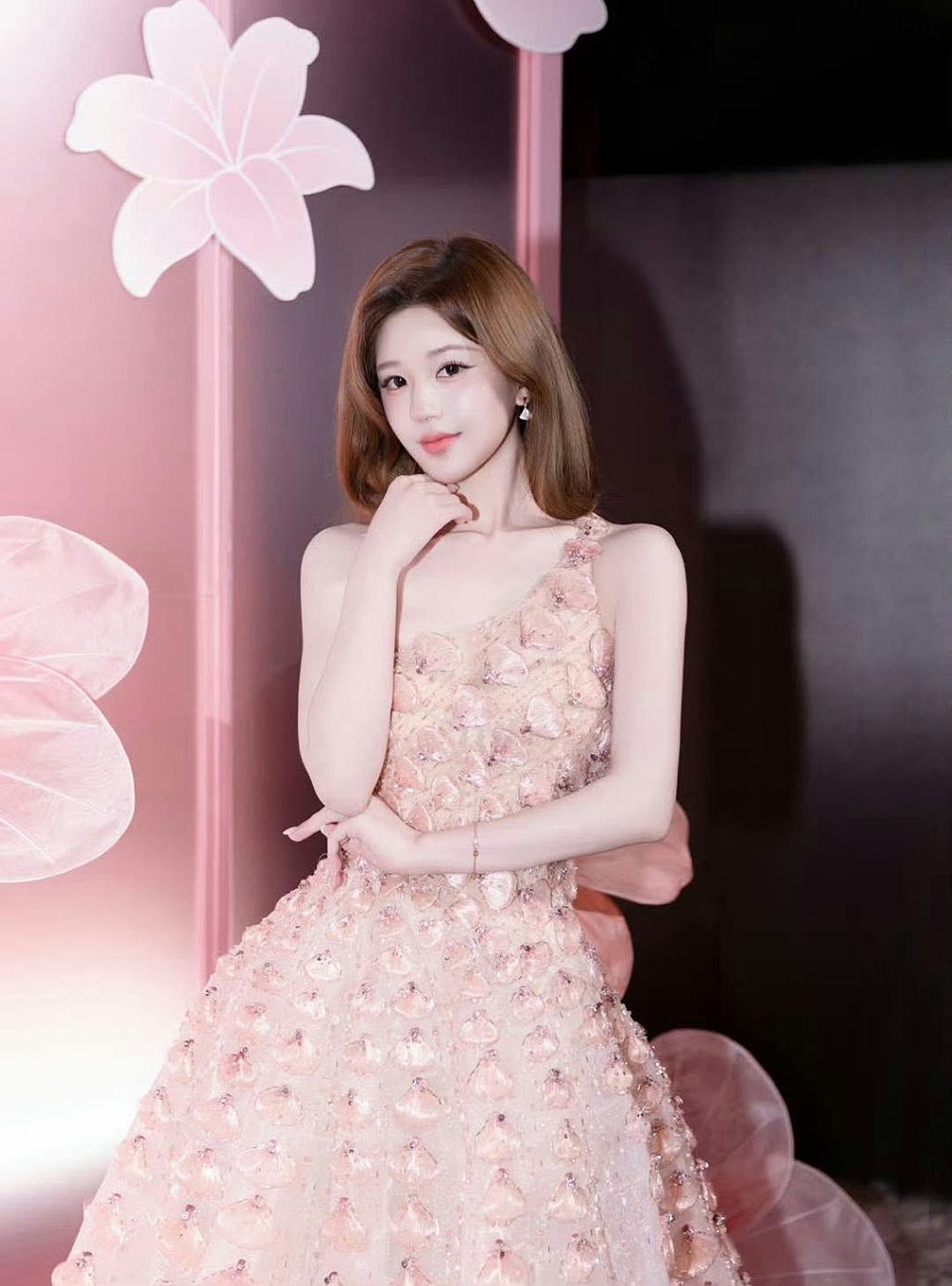  mua dong bang gia cua dien anh hoa ngu khi sao hang a cung bi dong bang hinh anh 4