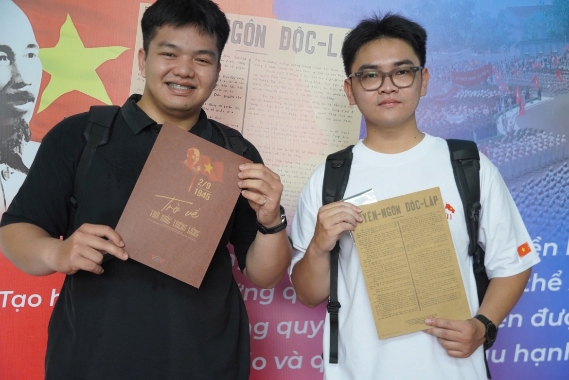 hang ngan nguoi cho tu som trai nghiem khoanh khac bac ho doc tuyen ngon Doc lap hinh anh 2