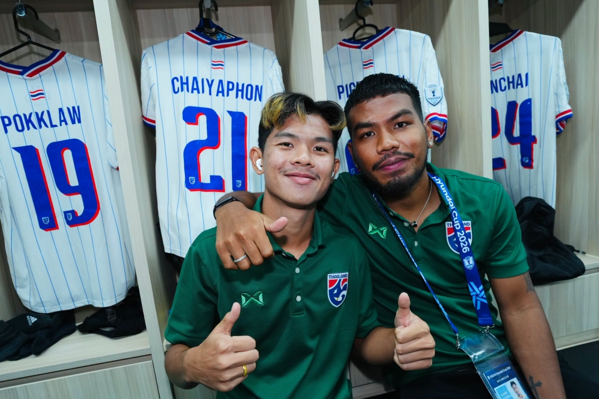 truc tiep singapore 0-2 thai lan asean cup 2026 poeiphimai ruc sang hinh anh 14