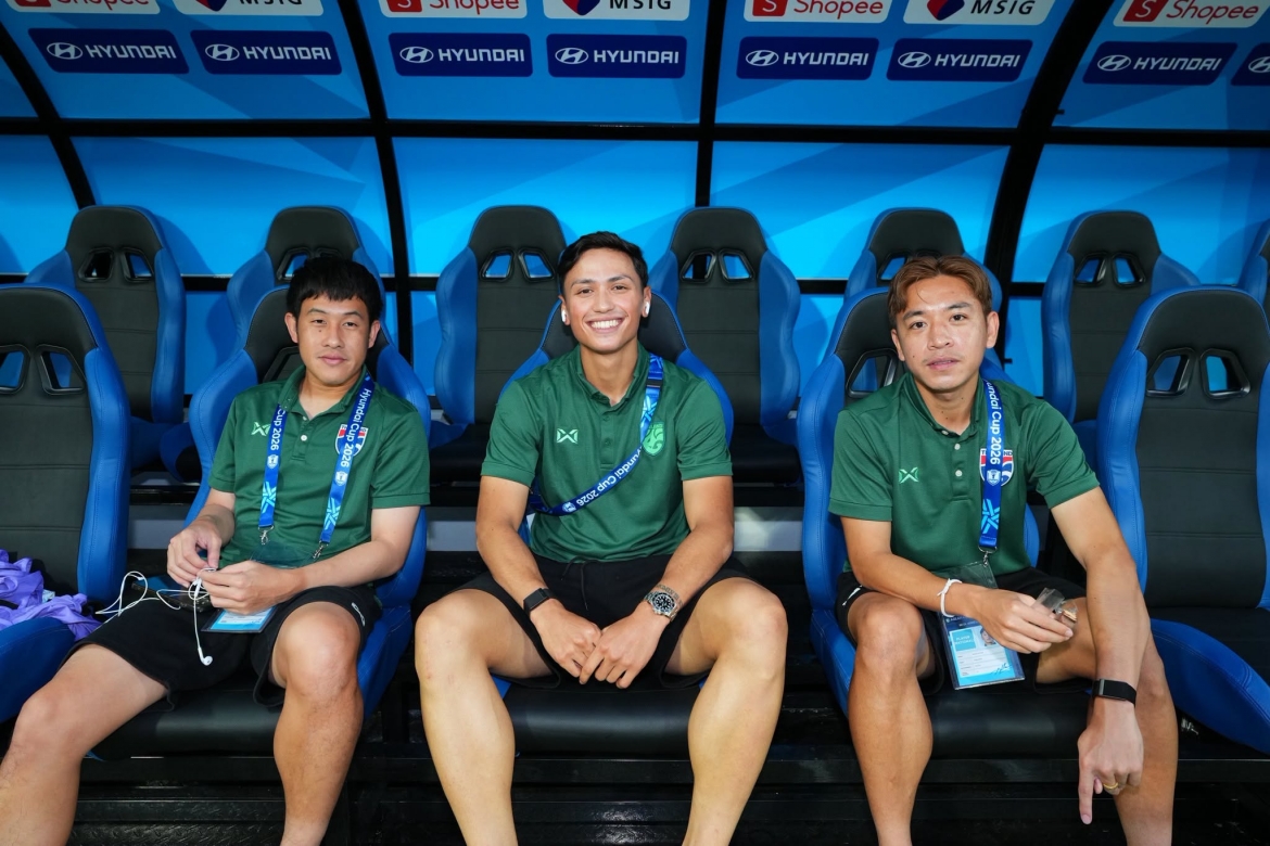 truc tiep singapore 0-2 thai lan asean cup 2026 poeiphimai ruc sang hinh anh 22
