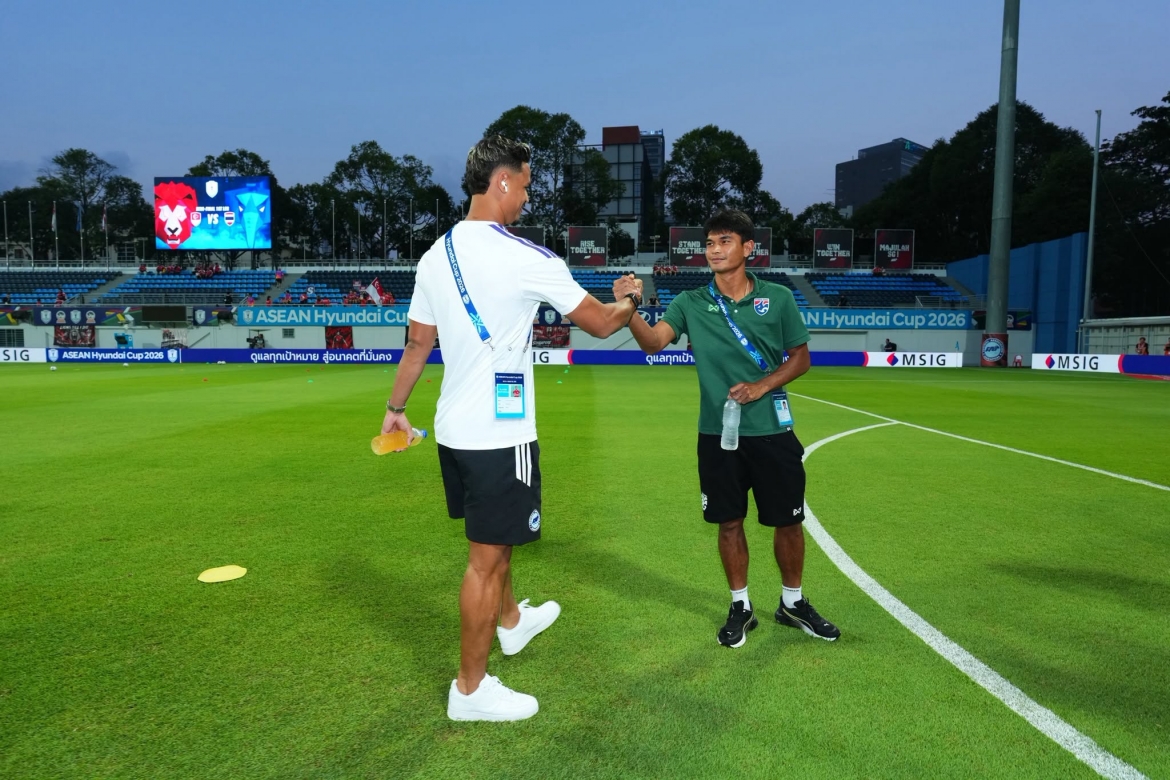 truc tiep singapore 0-2 thai lan asean cup 2026 poeiphimai ruc sang hinh anh 16