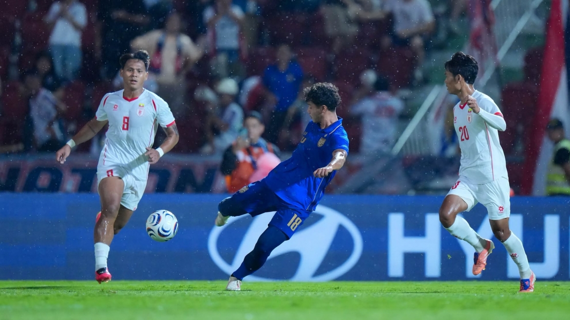 truc tiep thai lan 1-0 myanmar asean cup 2026 Doi cong hap dan hinh anh 4