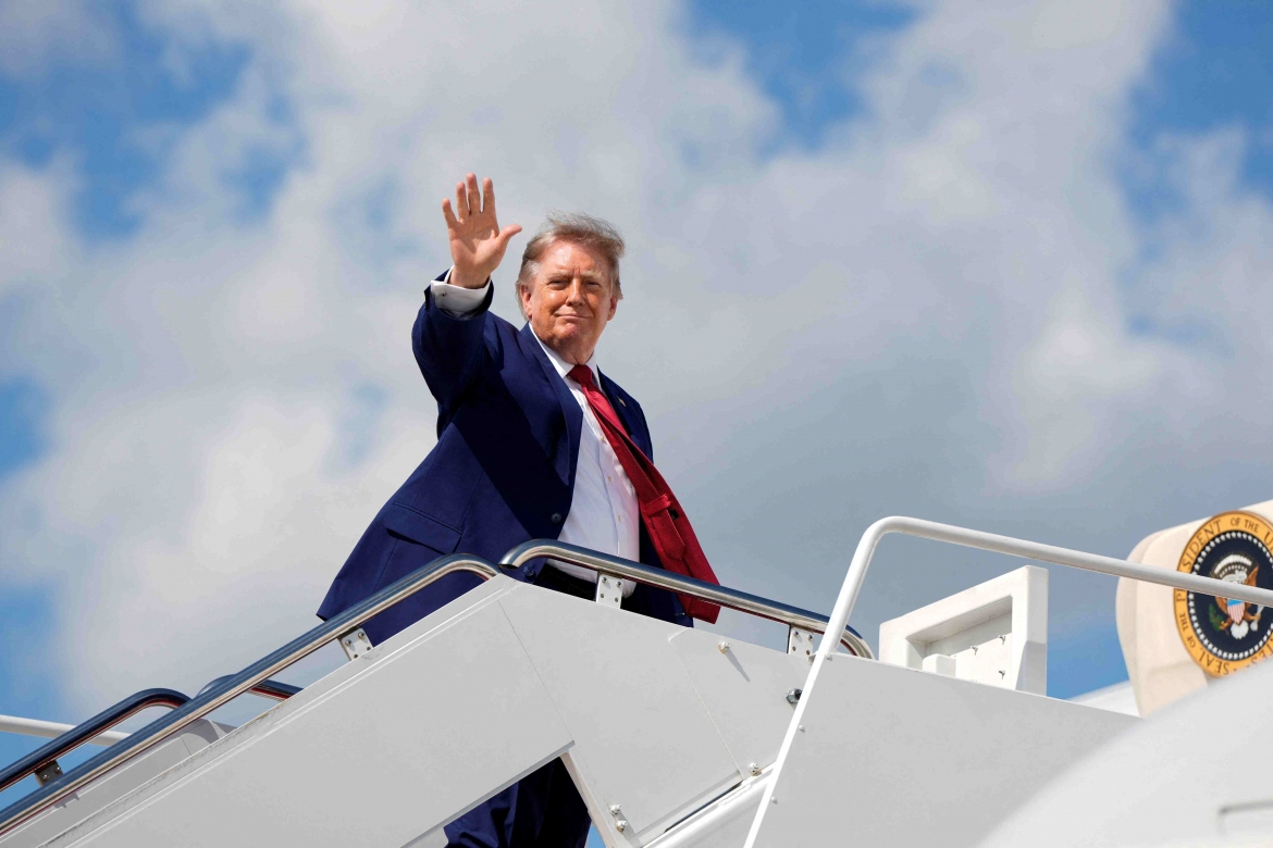 Ong trump tung kim thien thoat xac giua moi de doa cua iran hinh anh 1